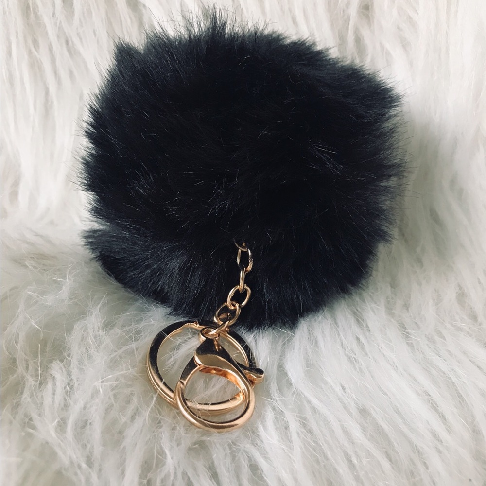 Black faux furry Pom Pom keychain.